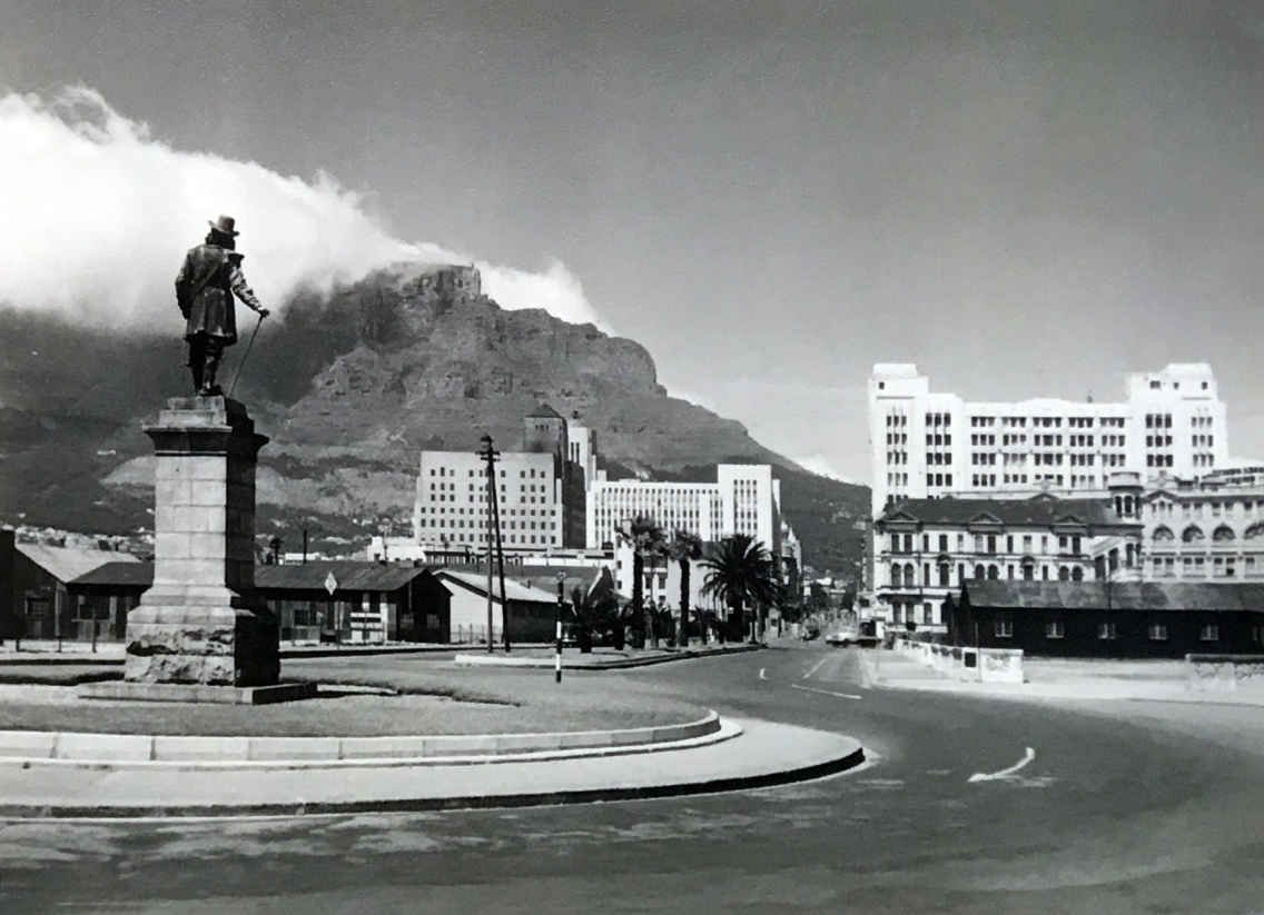 Jan van Riebeeck Statue Adderly Street